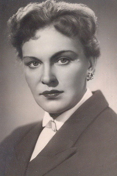 Майя Блинова as мать Вольки in Old Man Khottabych