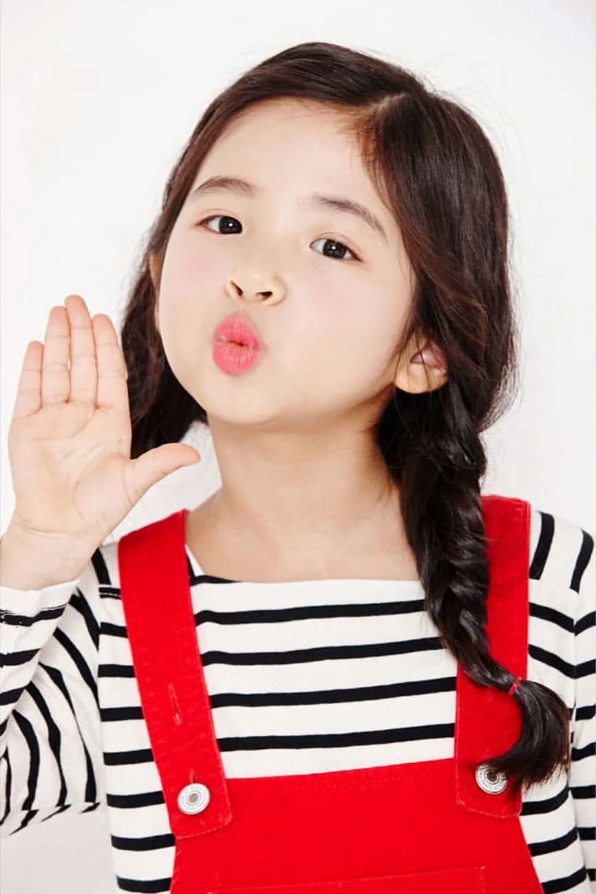 Ok Ye-rin as Shi-ah in Kids Are Fine