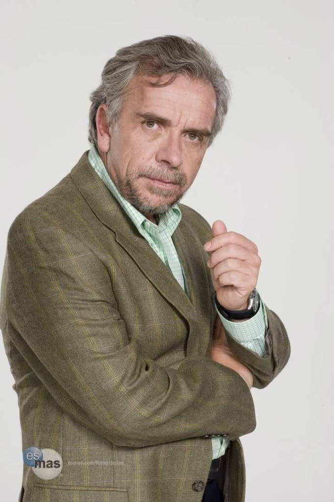 José Elías Moreno as Gonzalo Olmedo in Médicos, línea de vida