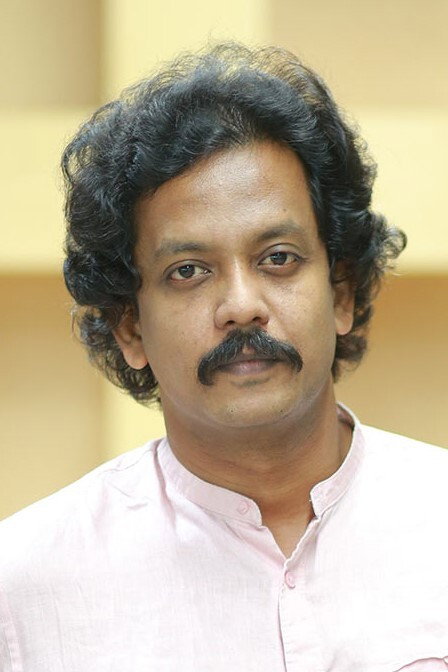 Ravindra Vijay as Manoj Kumar in Dharala Prabhu