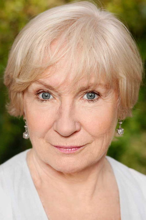 Eileen O'Brien as Esther in Goldie's Oldies