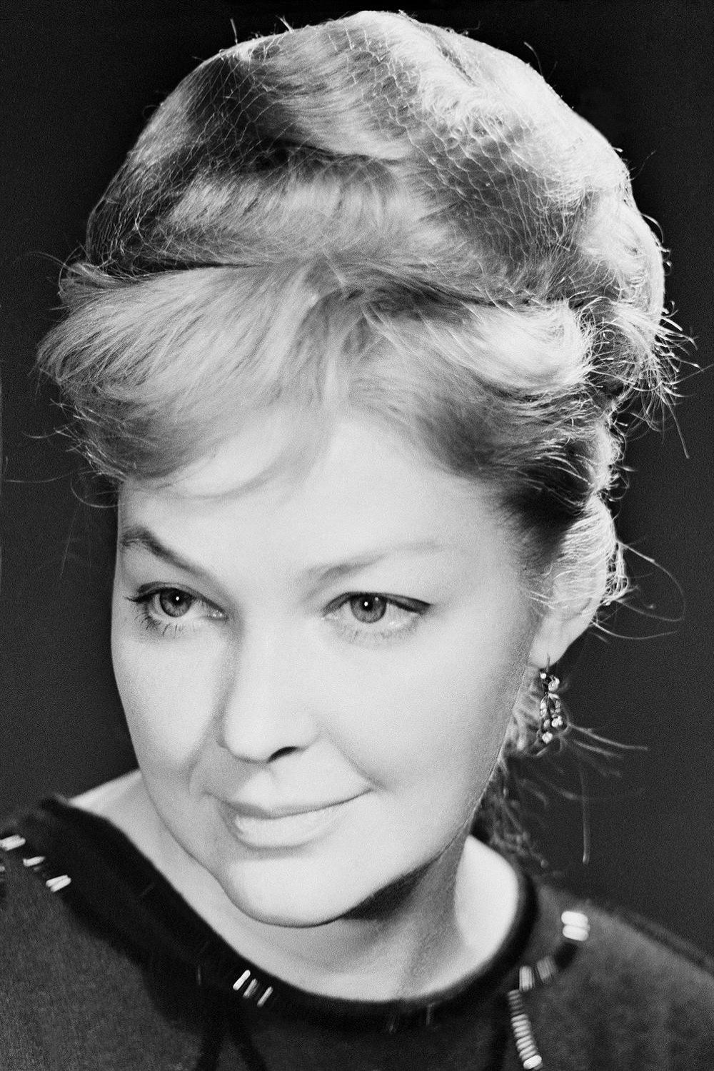 Ирина Скобцева as Миссис Ларк in Mary Poppins, Goodbye
