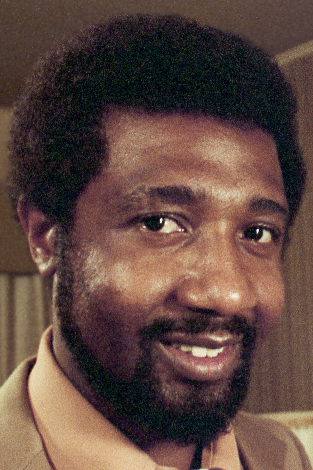 Ray Matthews as Bill in Love Thing