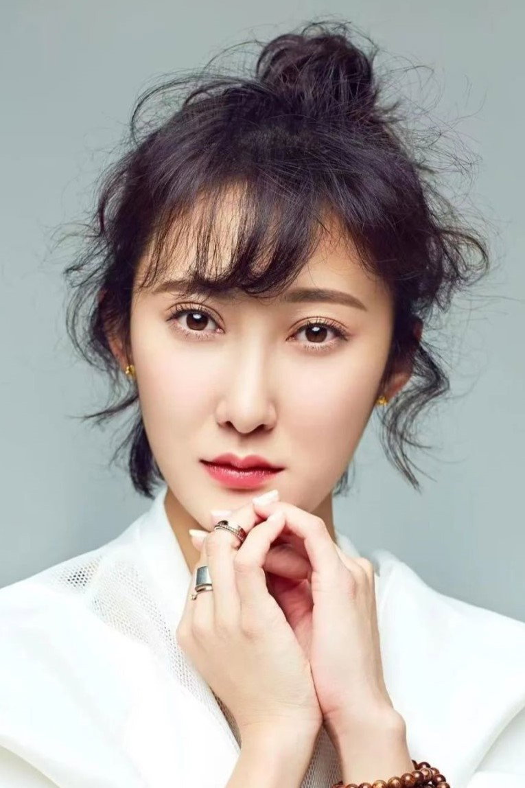 杨梓墨 as Shangguan Qinglan/Hong Mei in Red Fox