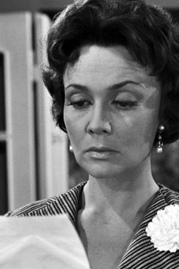 Krystyna Karkowska as Wrona-Wronska in Bad Luck