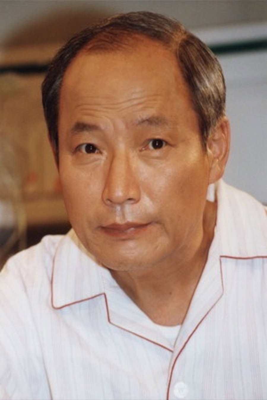 홍성민 as Detective in People in the Slum