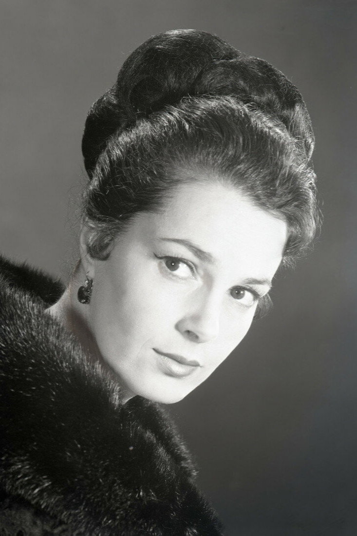 Элина Быстрицкая as Yulia Filippovna in Summer Residents