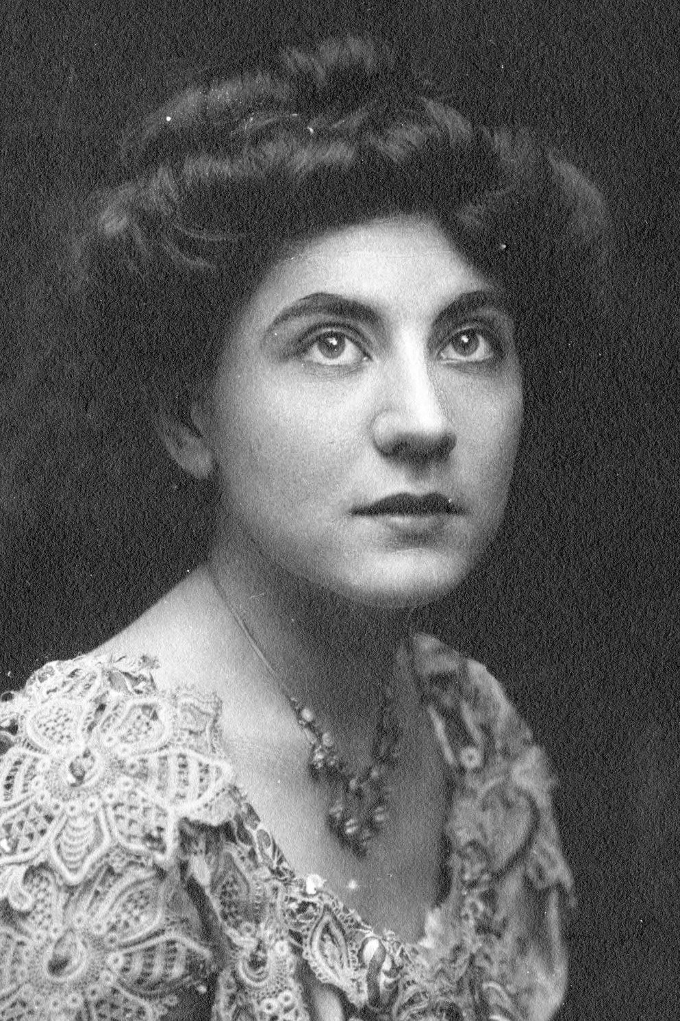 Laura Sawyer as Hulda in Hulda of Holland