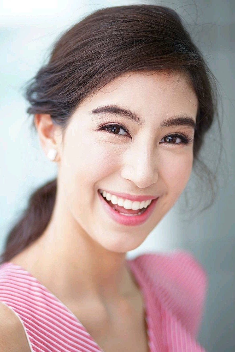 Chalida Vijitvongtong as Ruthainark (Nark) Ritthiwong in Cubic