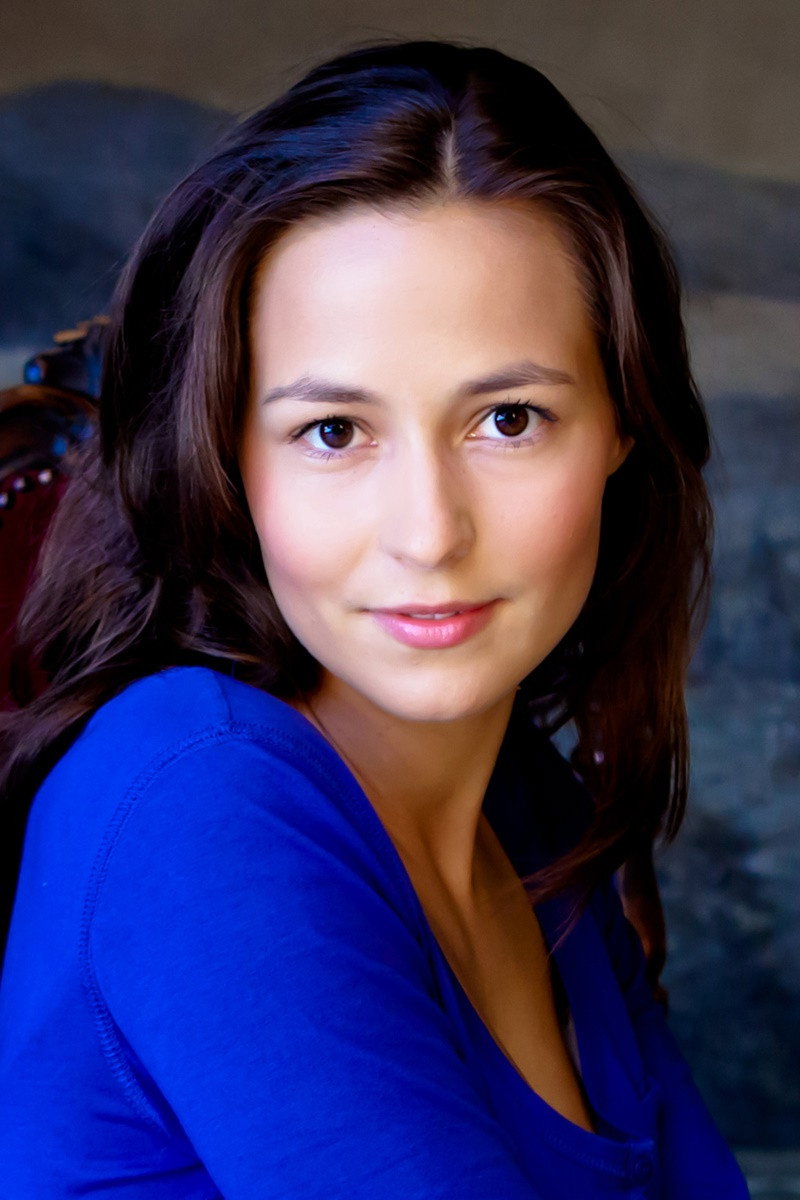 Bánovits Vivianne as Zsuzsika in Pillangó