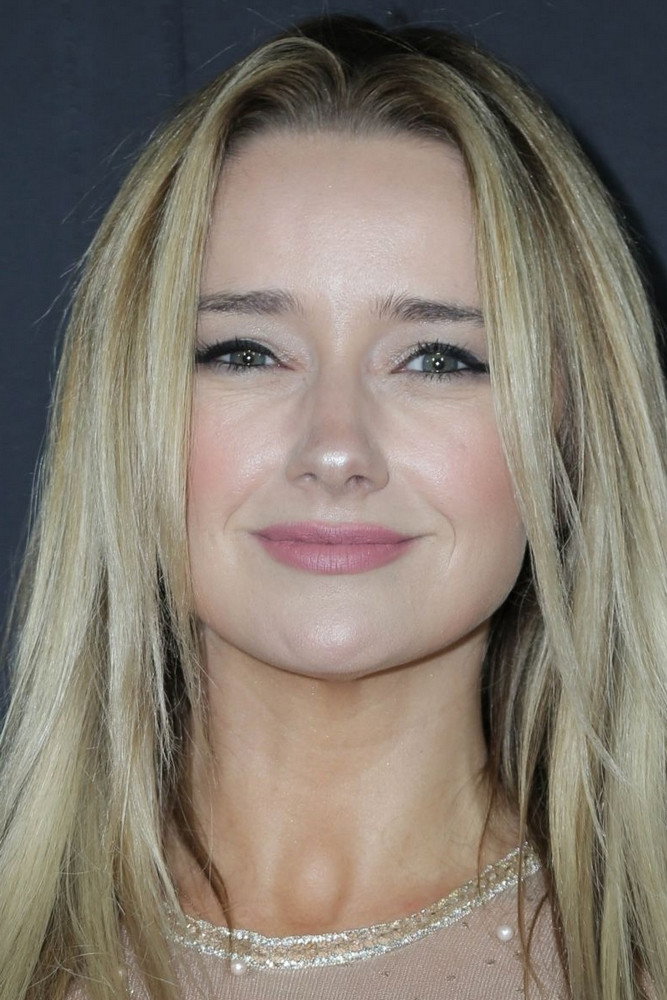 Amy Shiels as Laura Cooper in Shattered