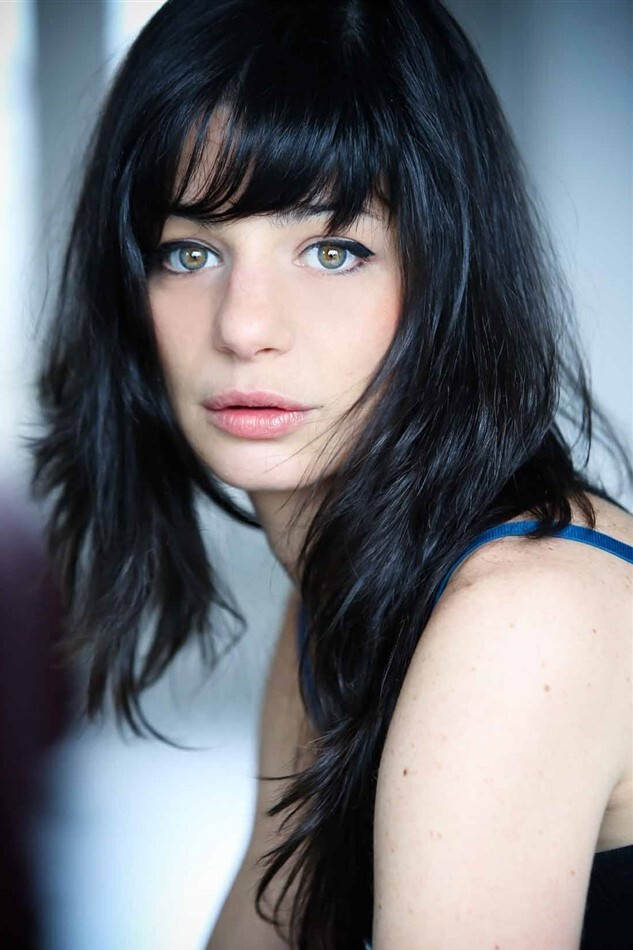 Marta Corton Vinals as La junkie de la discothèque in So Long
