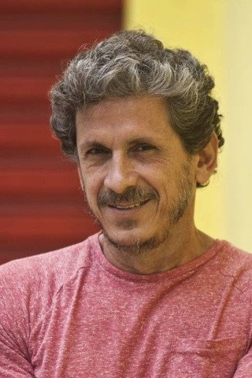 Paulo Vespúcio as Carlos in Souls Dancing in the Dark