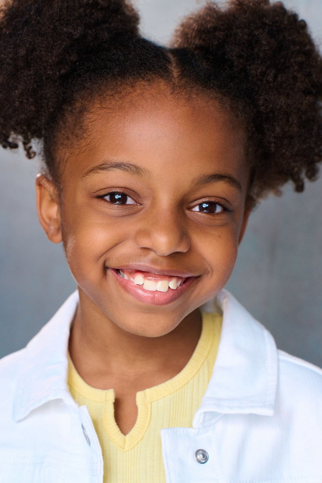 Jordyn McIntosh as Eve Bottle in Genie