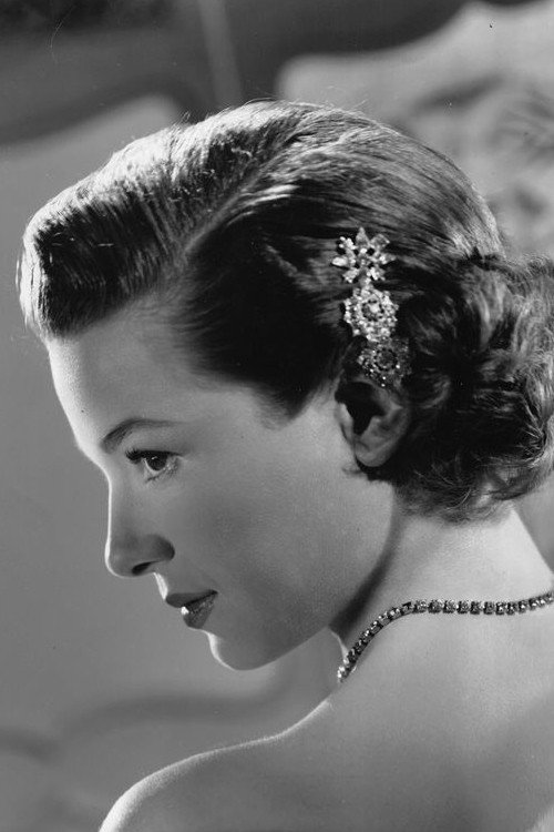 Patricia Tiernan as Lorraine Sayburn in Apache War Smoke