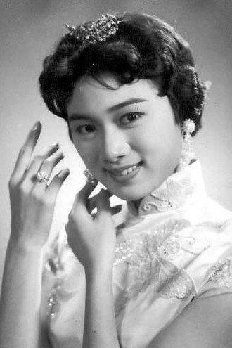 Ding Ling as Luo Zhong-Juan in Bitter Sweet
