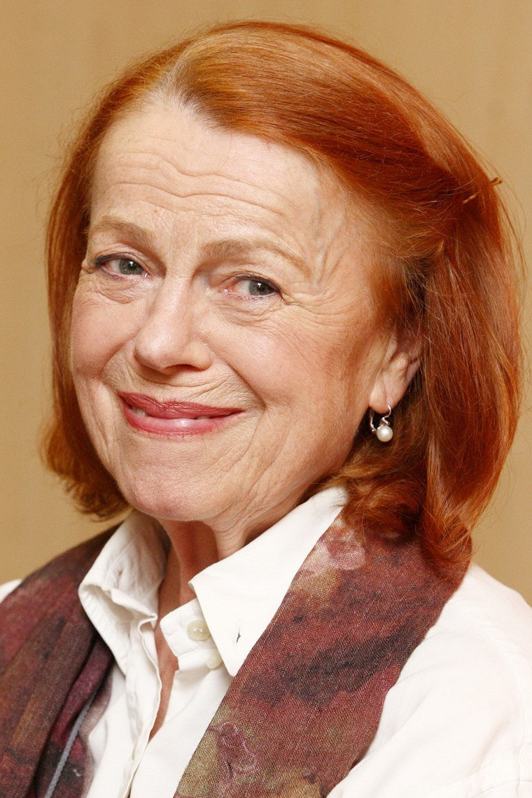 Iva Janžurová as Olga in Surrogates