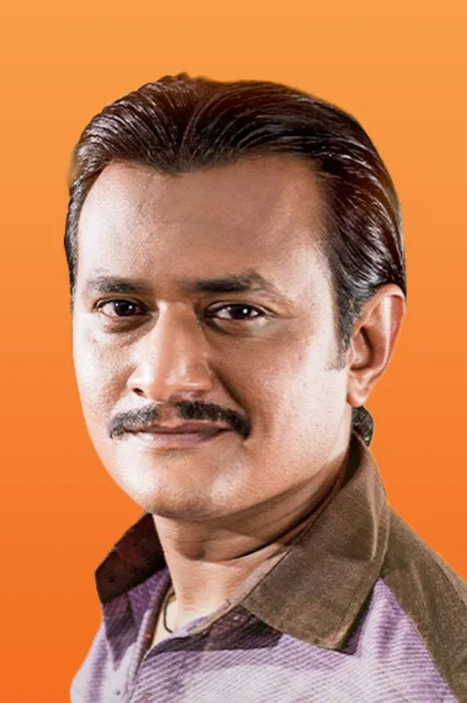 Maulik Nayak as Bhaglo in Hellaro