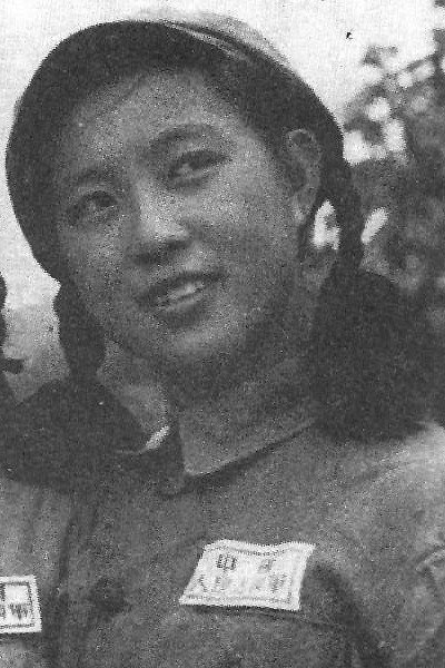 Feng Xiangru as 金梅 in Locust Tree Village