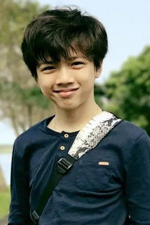 沈昶宏 as Weiyi in I've walked Through The Love's wilderness