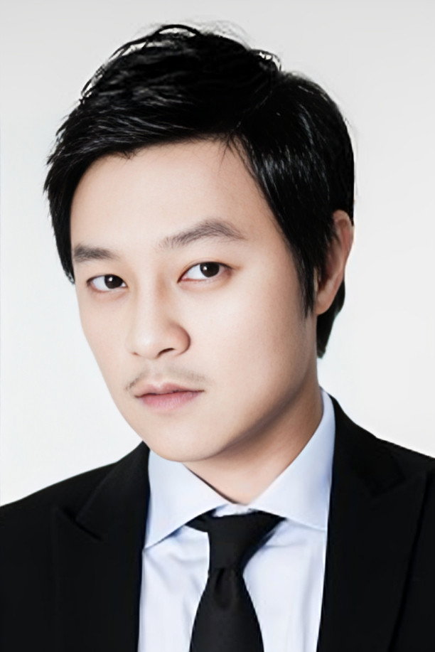 김문종 as Detective Bae in The Tattooist