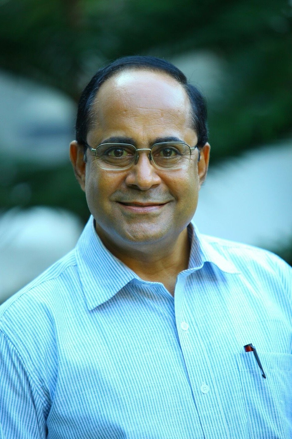 Dinesh Panicker as Madhavan in Oru Mass Kadha Veendum