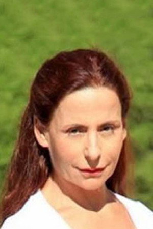 Πόπη Αβραάμ as Eleftheria in Pause