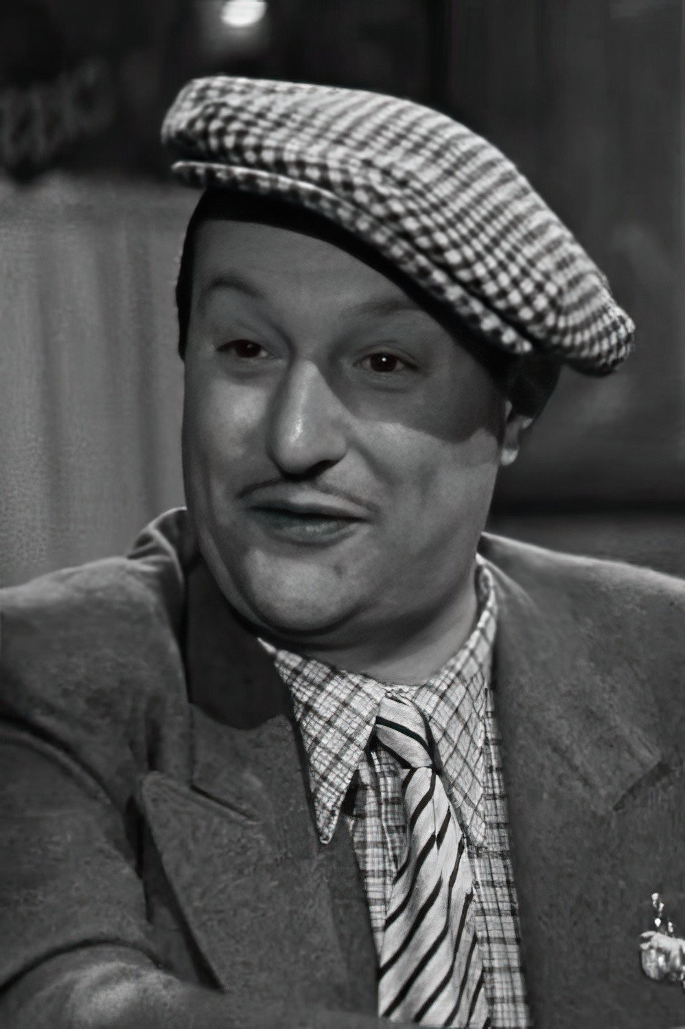 Georges Lannes as Commissioner Godet in Le Crâneur