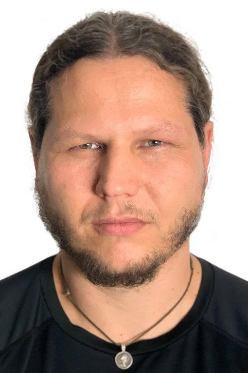 Lukáš Kratochvíl as Arm in Pray