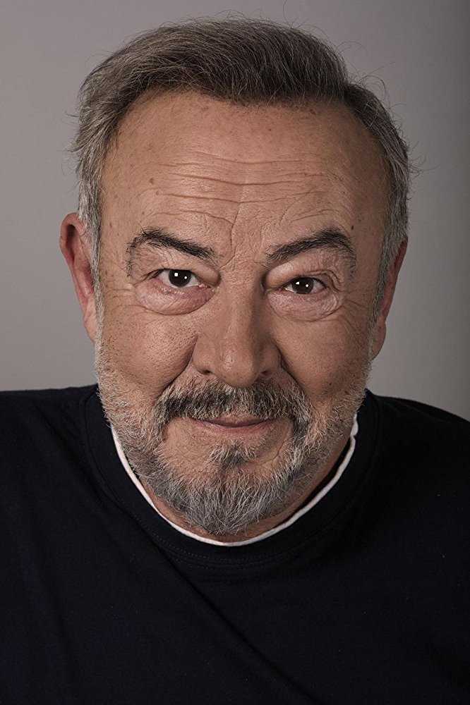 Mehmet Ulay as Önder Bey in Ruhsar