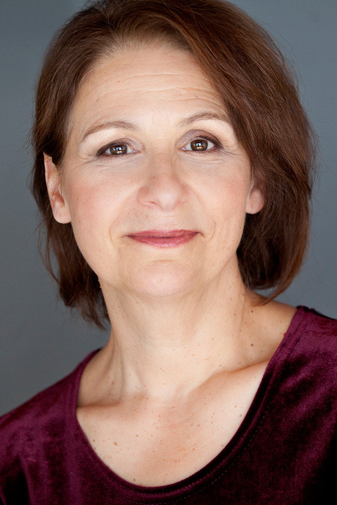 Thérèse Perreault as Estelle Pedneault in La vie parfaite
