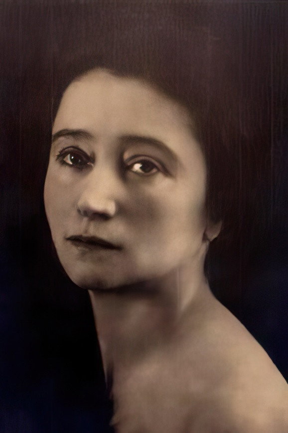 Magdeleine Bérubet as Mme Testavin in Cocoanut