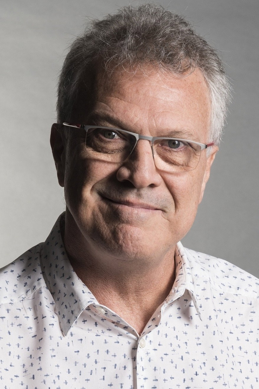 Pedro Bial as Self - Host in Conversa com Bial