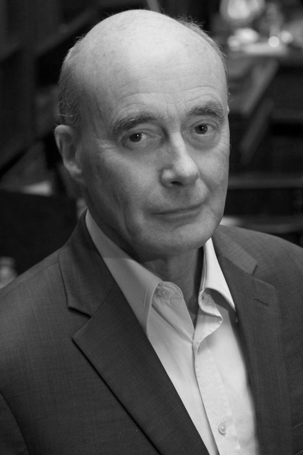 David Reynolds as Himself - Presenter in Long Shadow