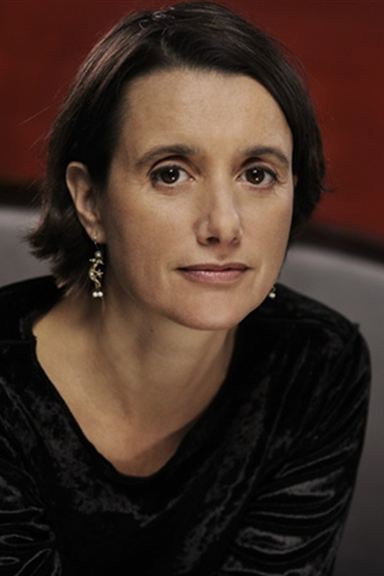 Sandrine Dumas as Sara in Accroche-cœur