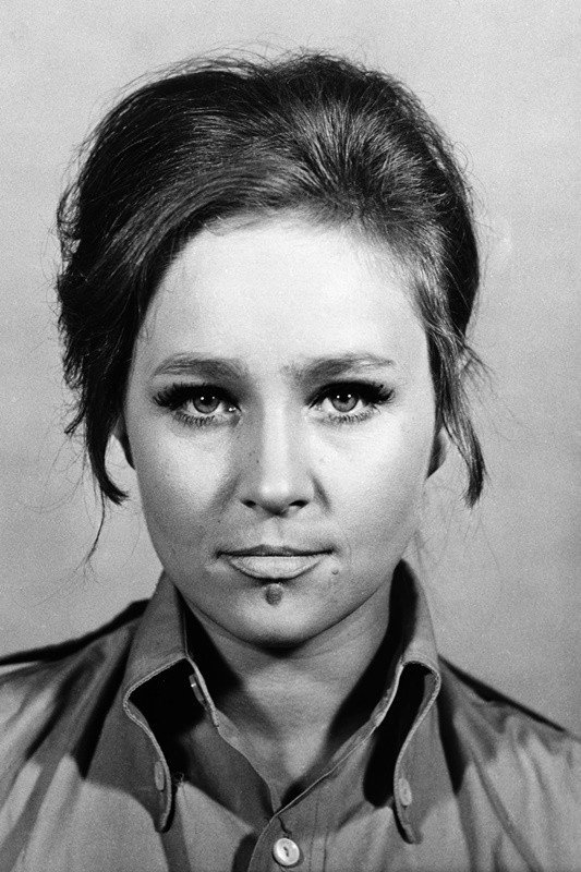Anita Dymszówna as Journalist in Pan Dodek