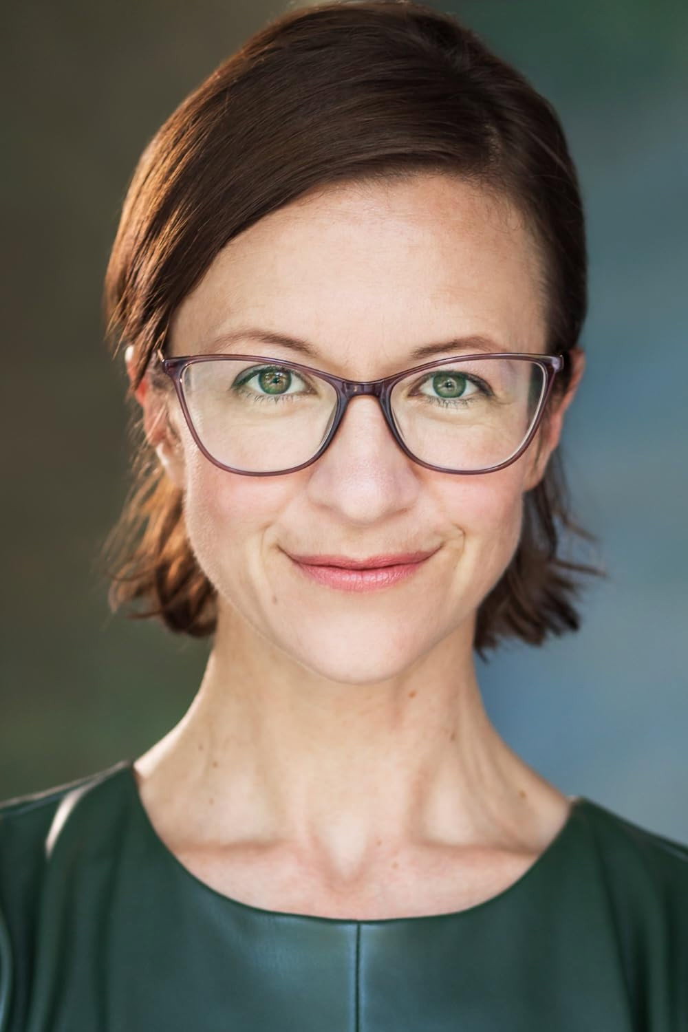 Joanna Walchuk as Emily Swanson in Swan Song