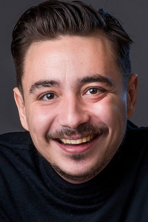 Roger Morilla as Ángel in Al Desnudo