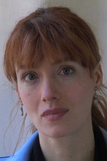 Mathilde Mosnier as Marlène Rose / Félicia Burbond in Bac à l'Hollywoodienne