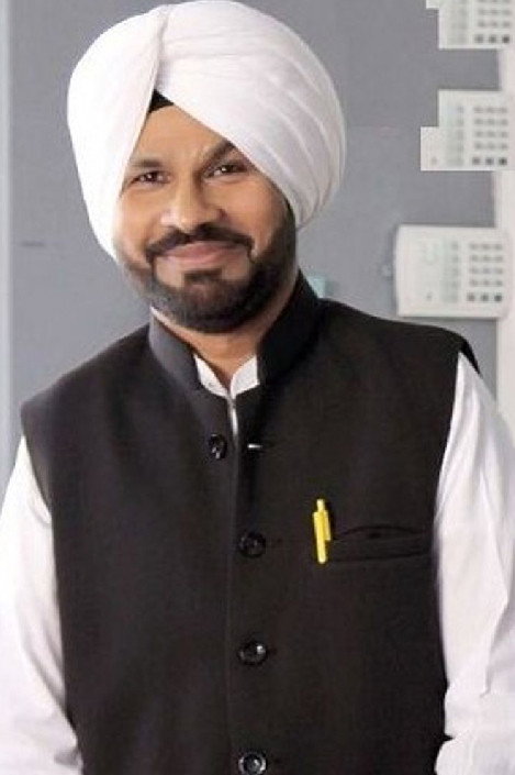 Harby Sangha as Teji in Jhalle
