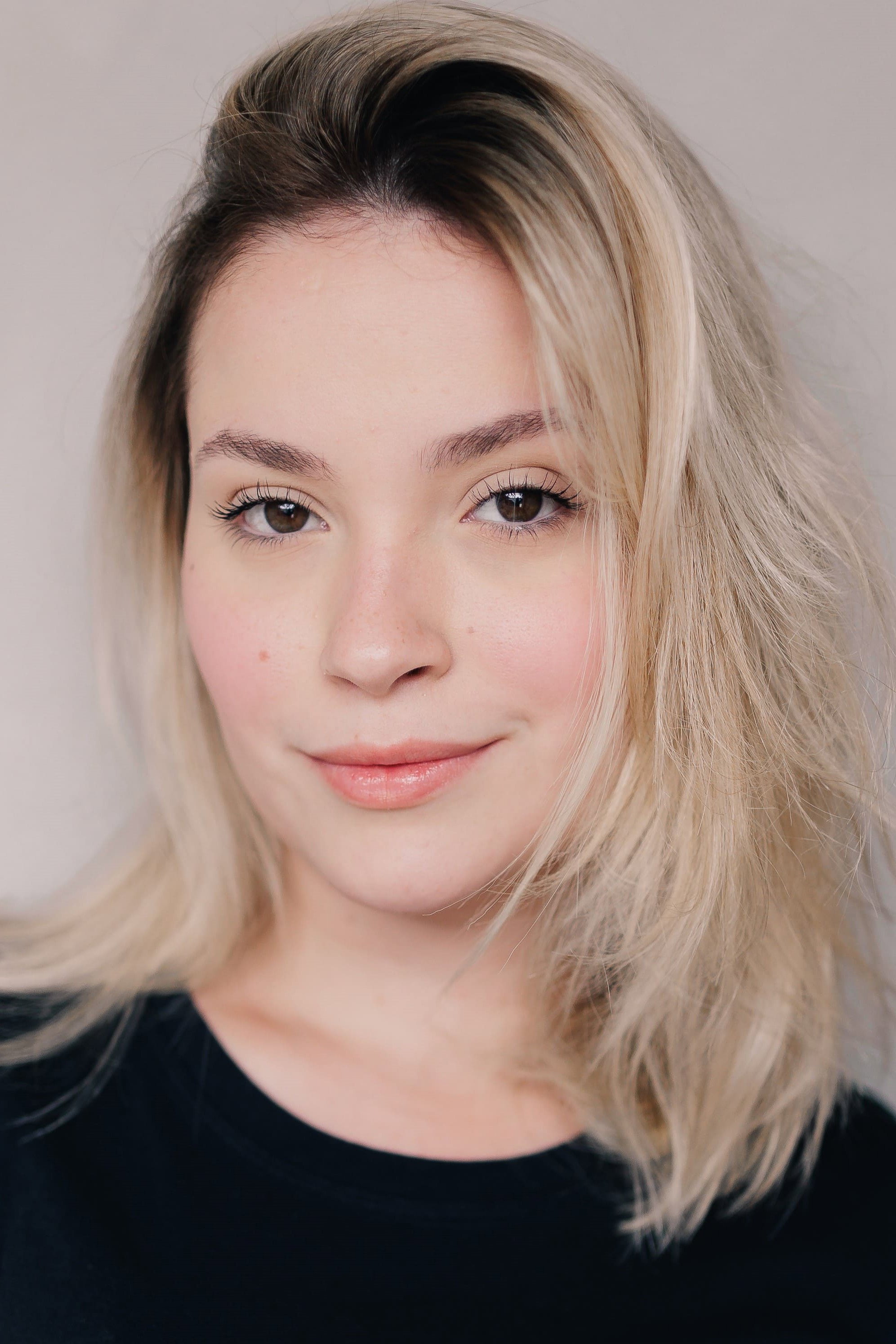 Raissa Chaddad as Ananda in The Followers