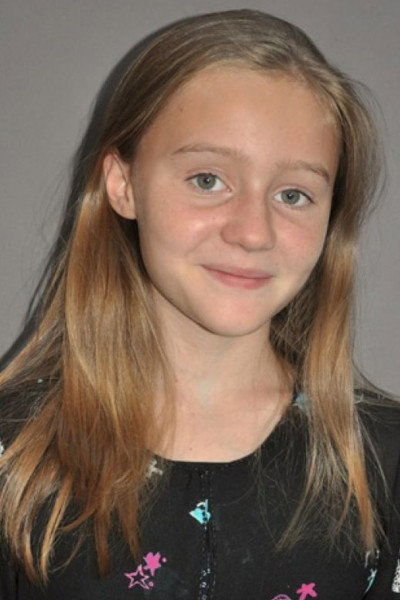 Alice Verset as Stella in Moloch