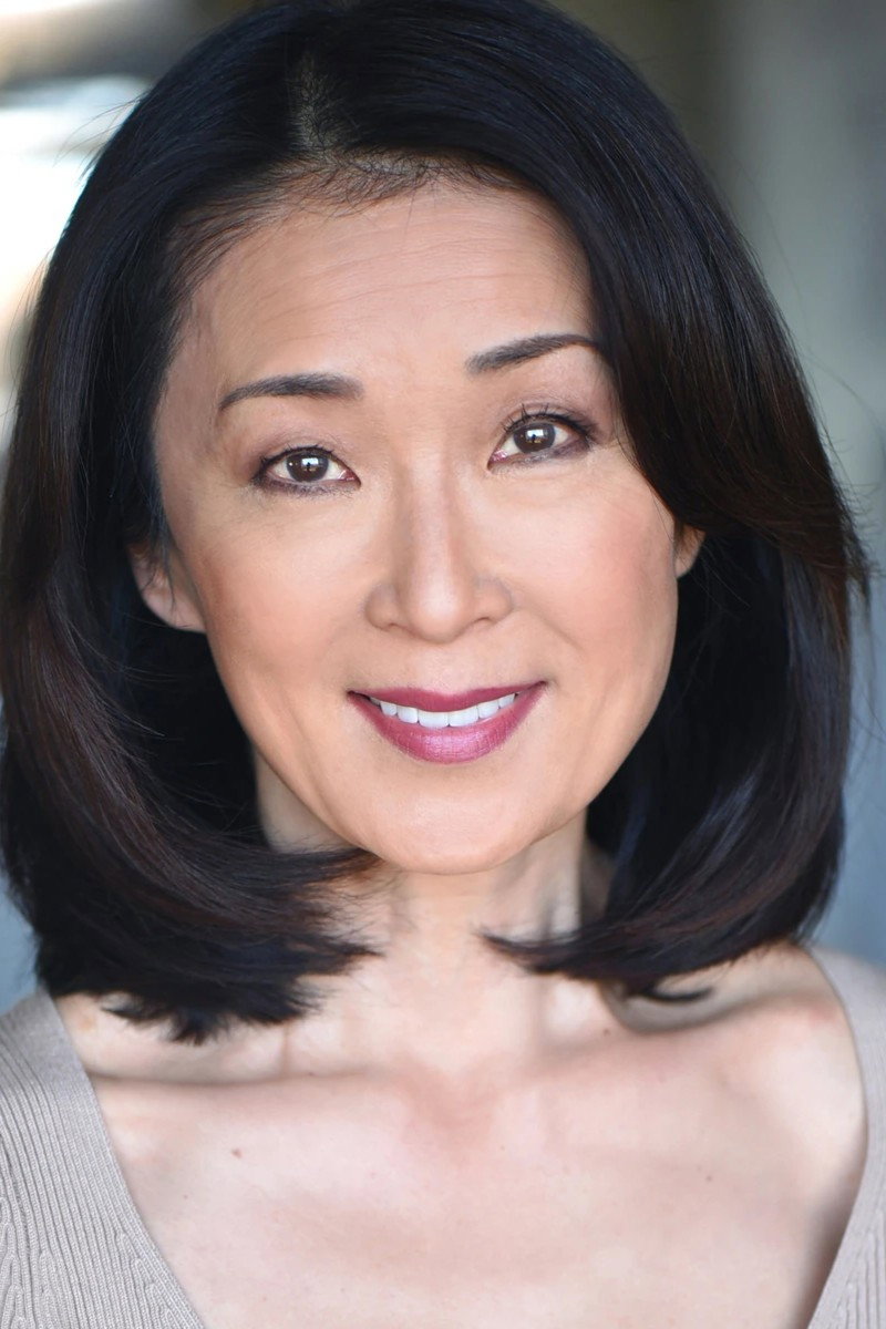 Hira Ambrosino as Donna in NewsHits