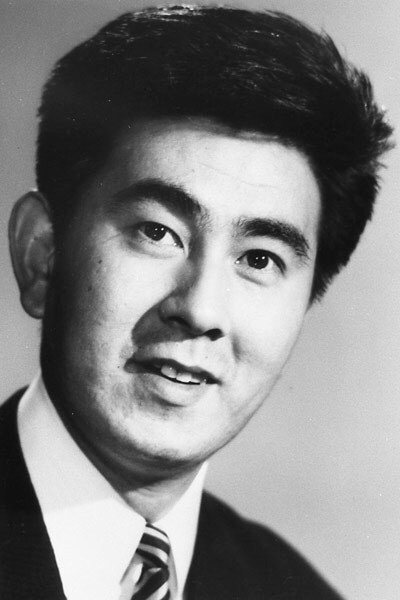 宇津井健 as Kensaku Akiyama in Basement of Death