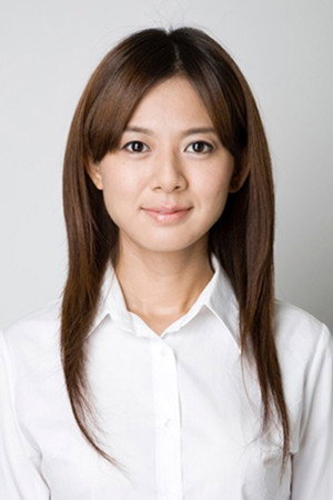 篠原友希子 as 稻垣朱里 in 稲垣家の喪主