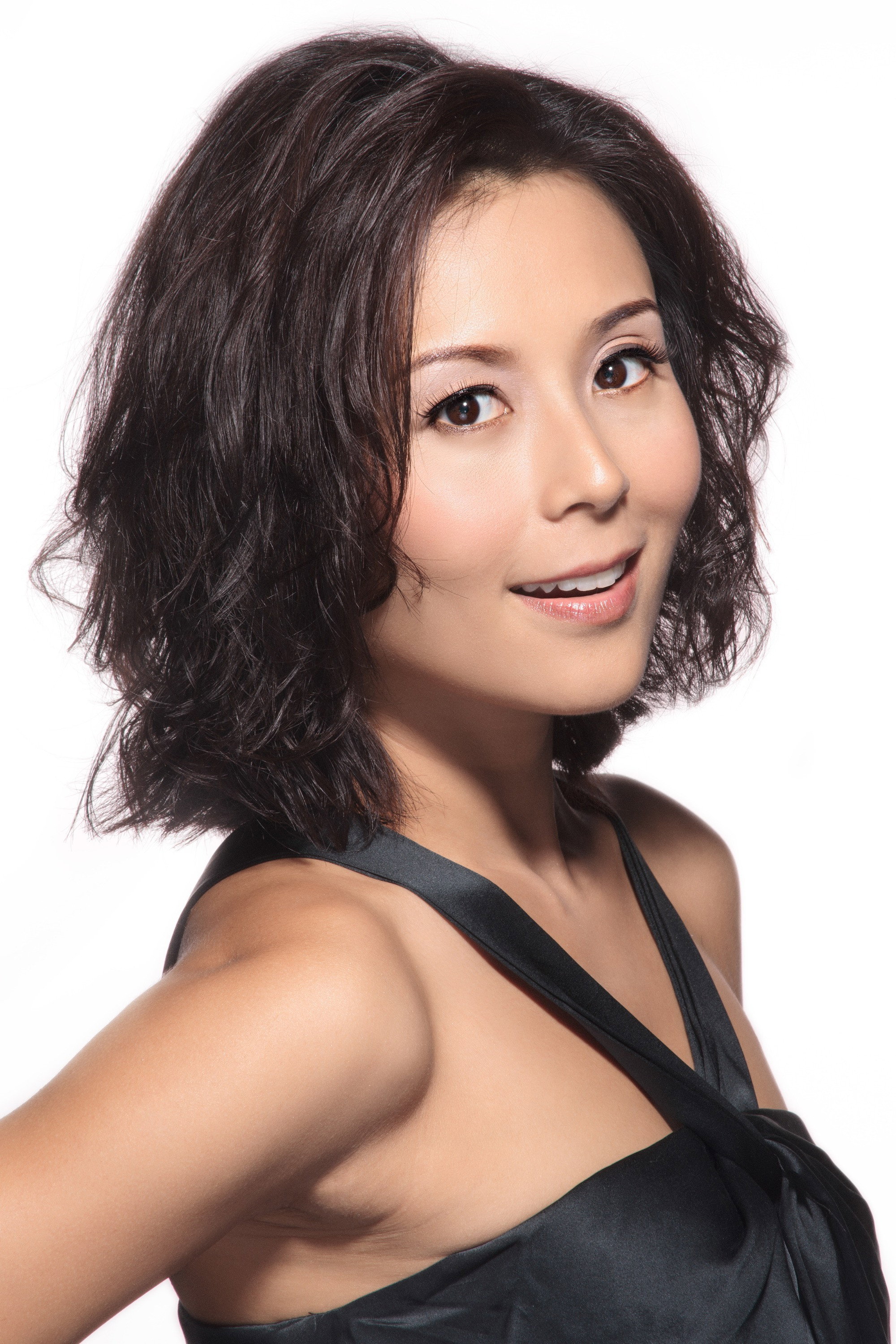 Priscelia Chan as Fang Qi in The Spirit Hunter