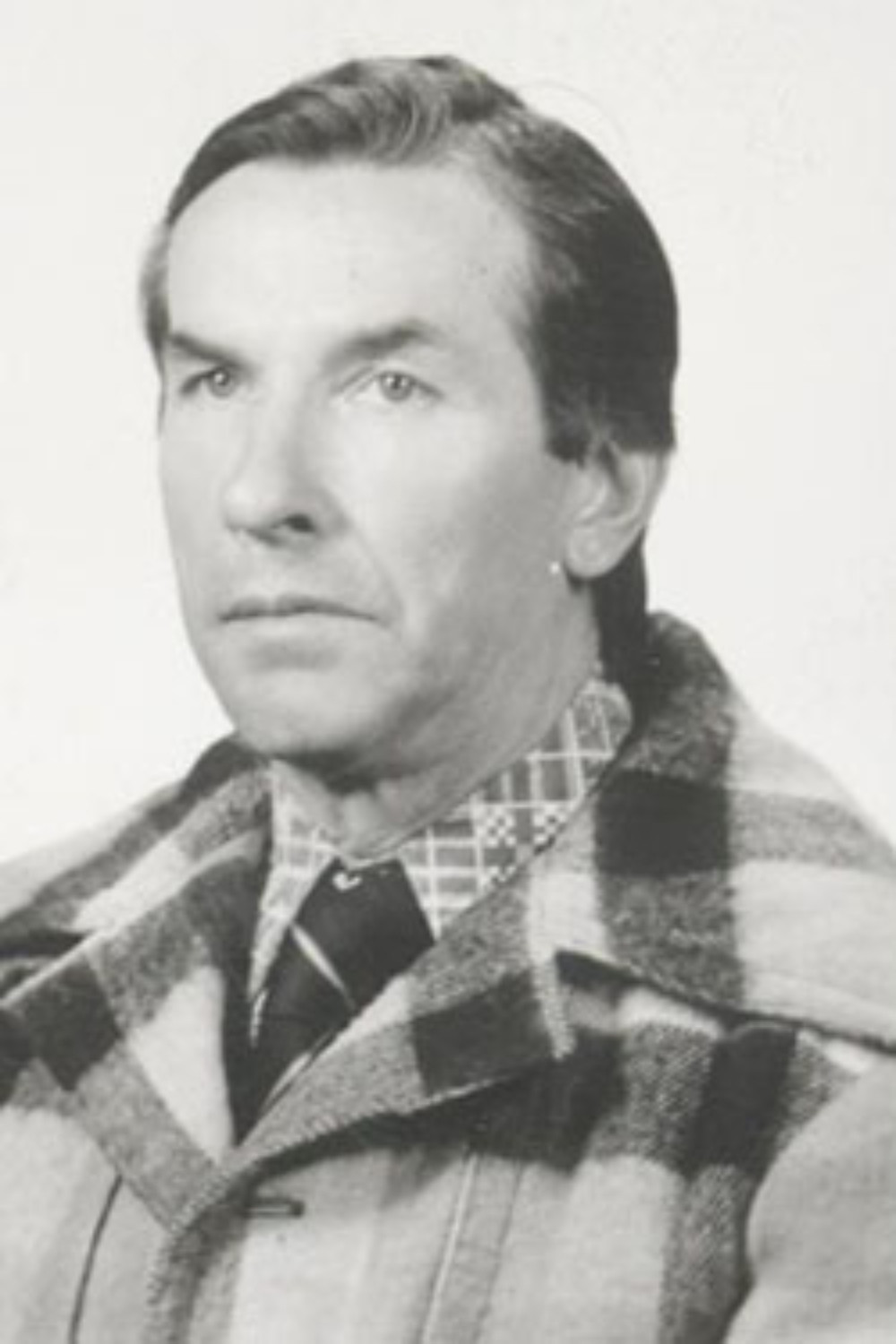 Jerzy Adamczak as Agat in Pills for Aurelia