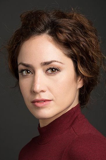 Erika Bleda as Carmen in Isaac