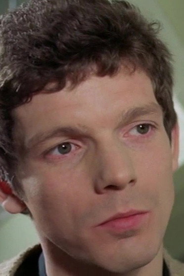 Jörg Kleinau as Friedbert „Frieder“ Schindler in Mensch Hermann