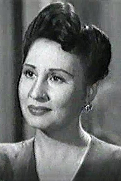 Consuelo de Nieva as Doña Fernanda in Las alegres chicas de 'El Molino'